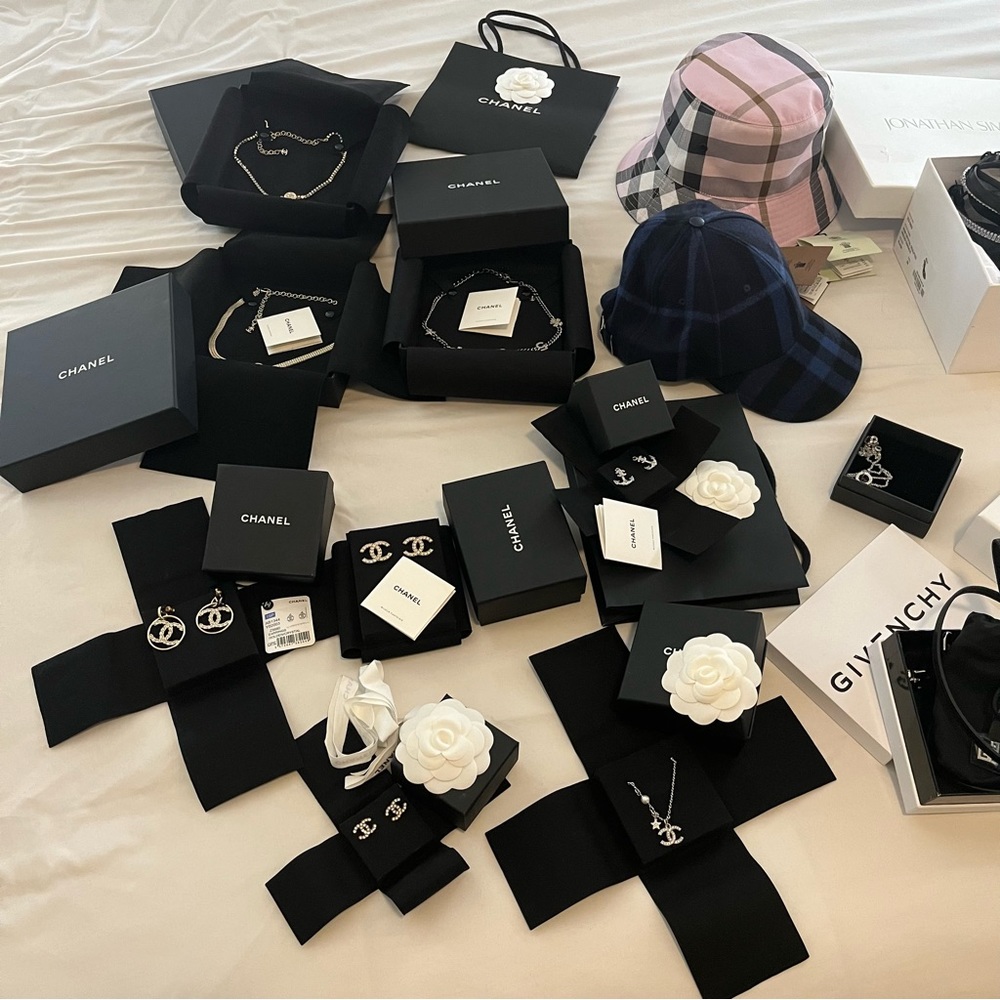 MORE CHANEL, HERMES, BURBERRY, GIVENCHY, BOTTEGA VENETA, CHLOE, BVLGARI,…